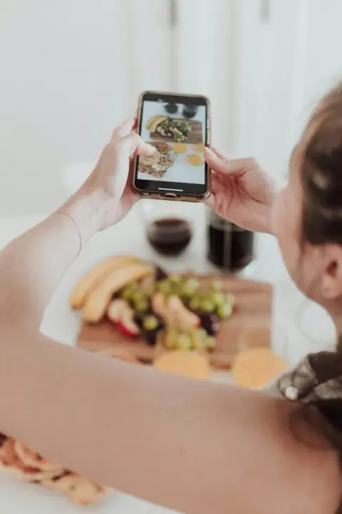 Food shoot on a phone, behind the scenes of content creation